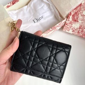 Dior Wallet ( new 75%)